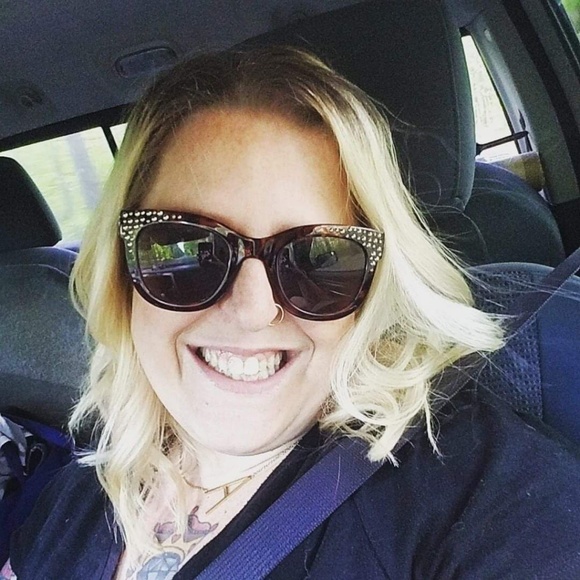 Meet your Posher, Amber - Picture 1 of 1